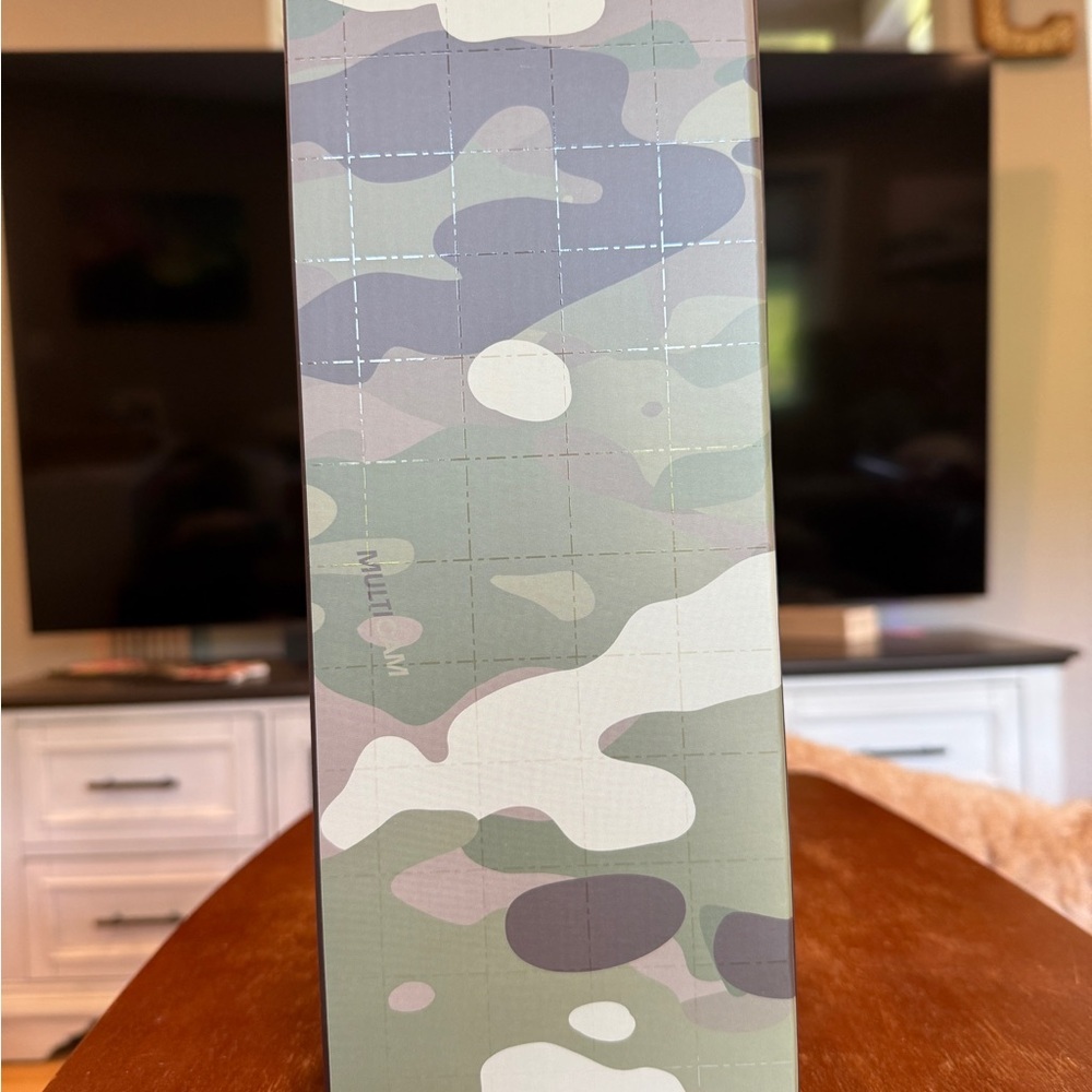 Post Malone flowstate 40oz. Stanley Quencher H2.0 Tumbler in Multicam - Picture 4 of 8